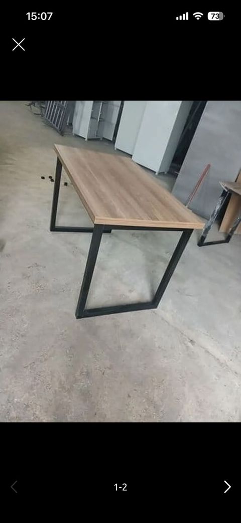 Düz masa, Polkasız, Siyirməsiz, Metal, Zəmanətsiz, Kredit yoxdur