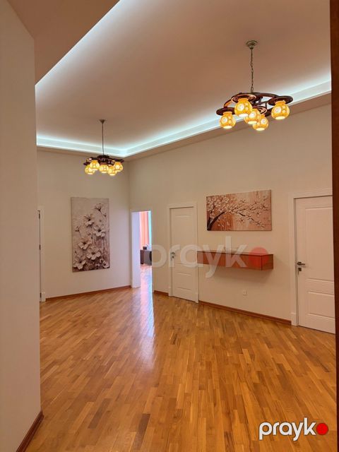 İcarəyə verilir 4 otaqlı yeni tikili 220 m²