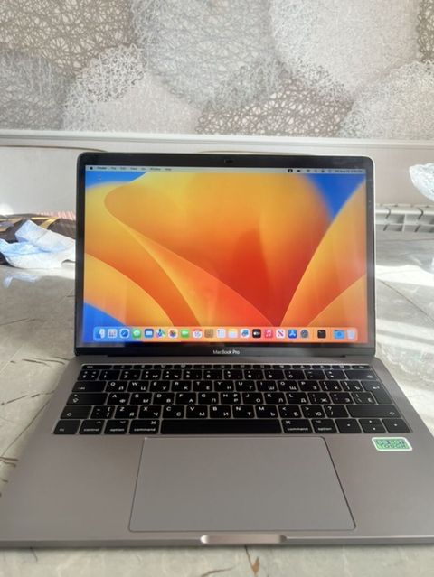 Təcili satılır! Apple MacBook Pro 13” 2017 Tam seliqeli. Arxasi bele