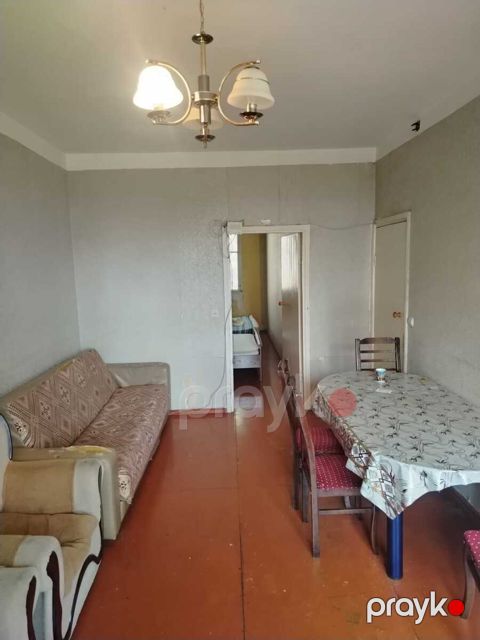 Satılır 2 otaqlı köhnə tikili 55 m²