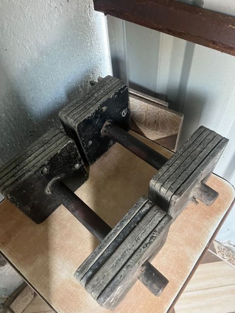 Tənzimlənən dambbell dəsti - Material: metaldan hazırlanmış kvadrat