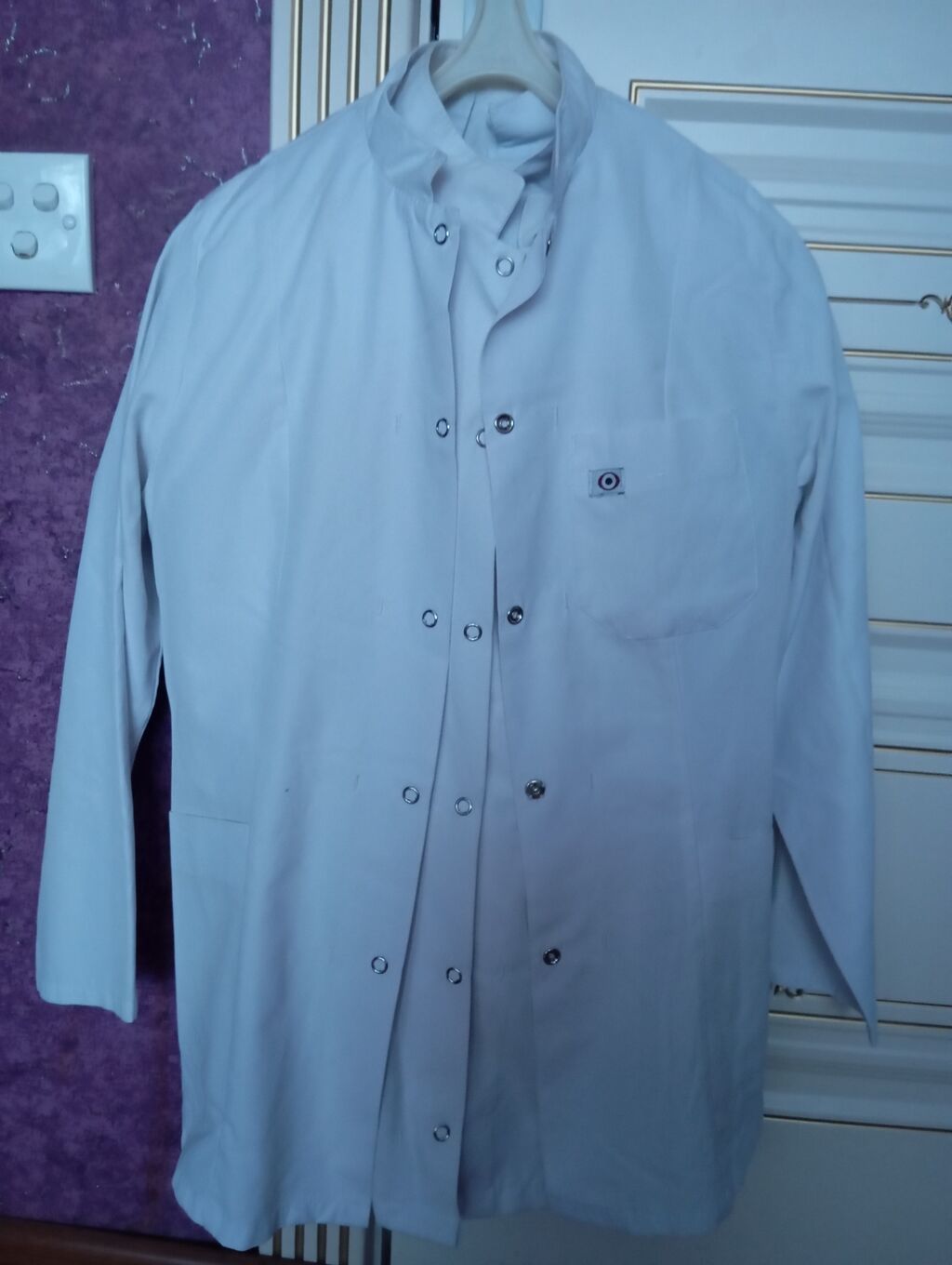 Ağ laboratoriya və peşəkar xalat