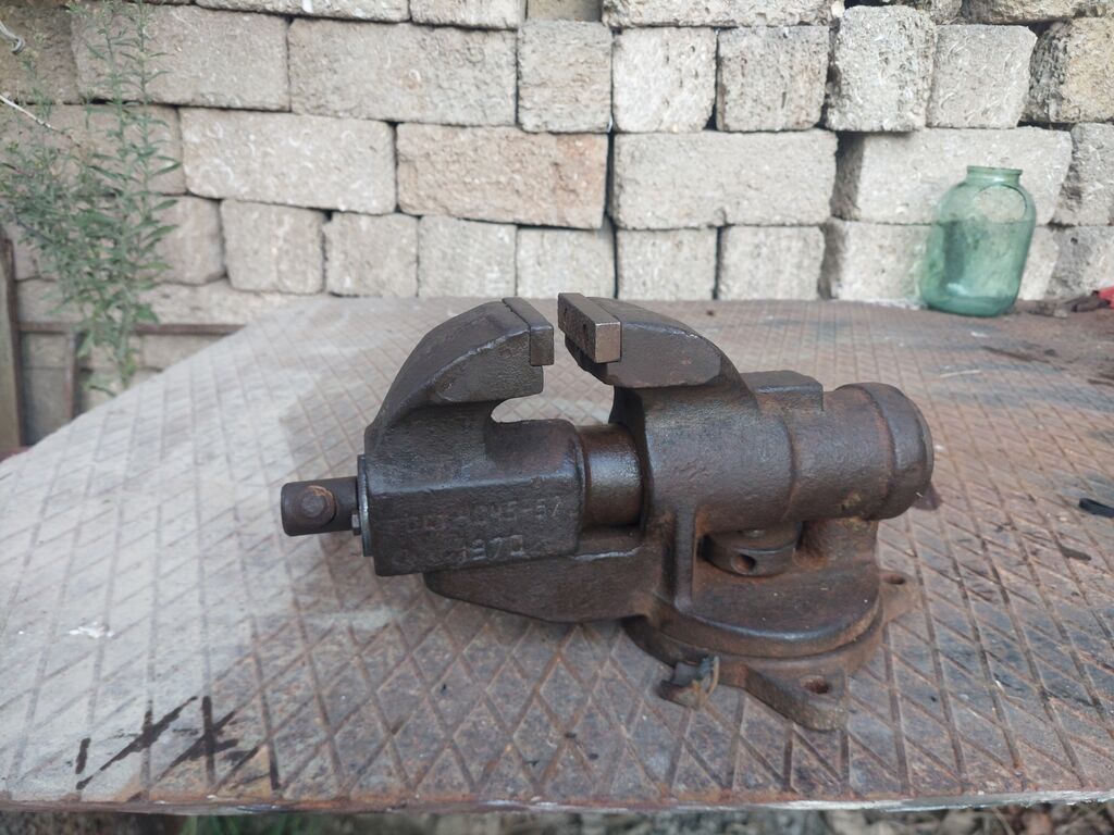 Sənaye tipli dəzgah qısqacı (sıxacaq) - Material: tökmə dəmir, ağır