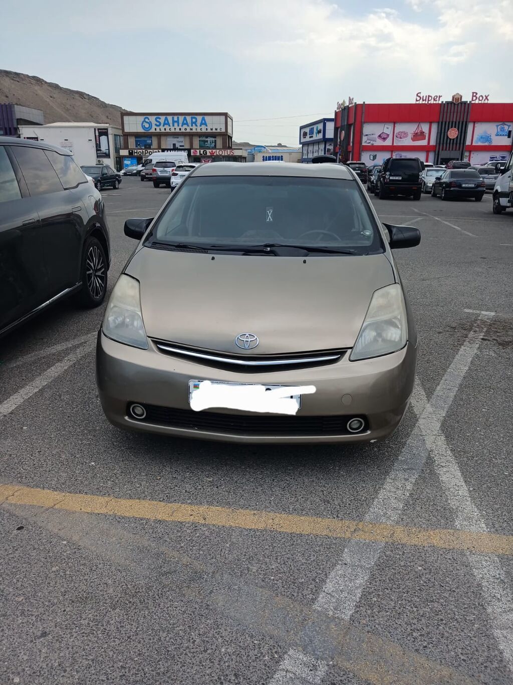 Toyota Prius – hibrid hetçbek Xüsusiyyətlər: - Korpus: 5 qapılı