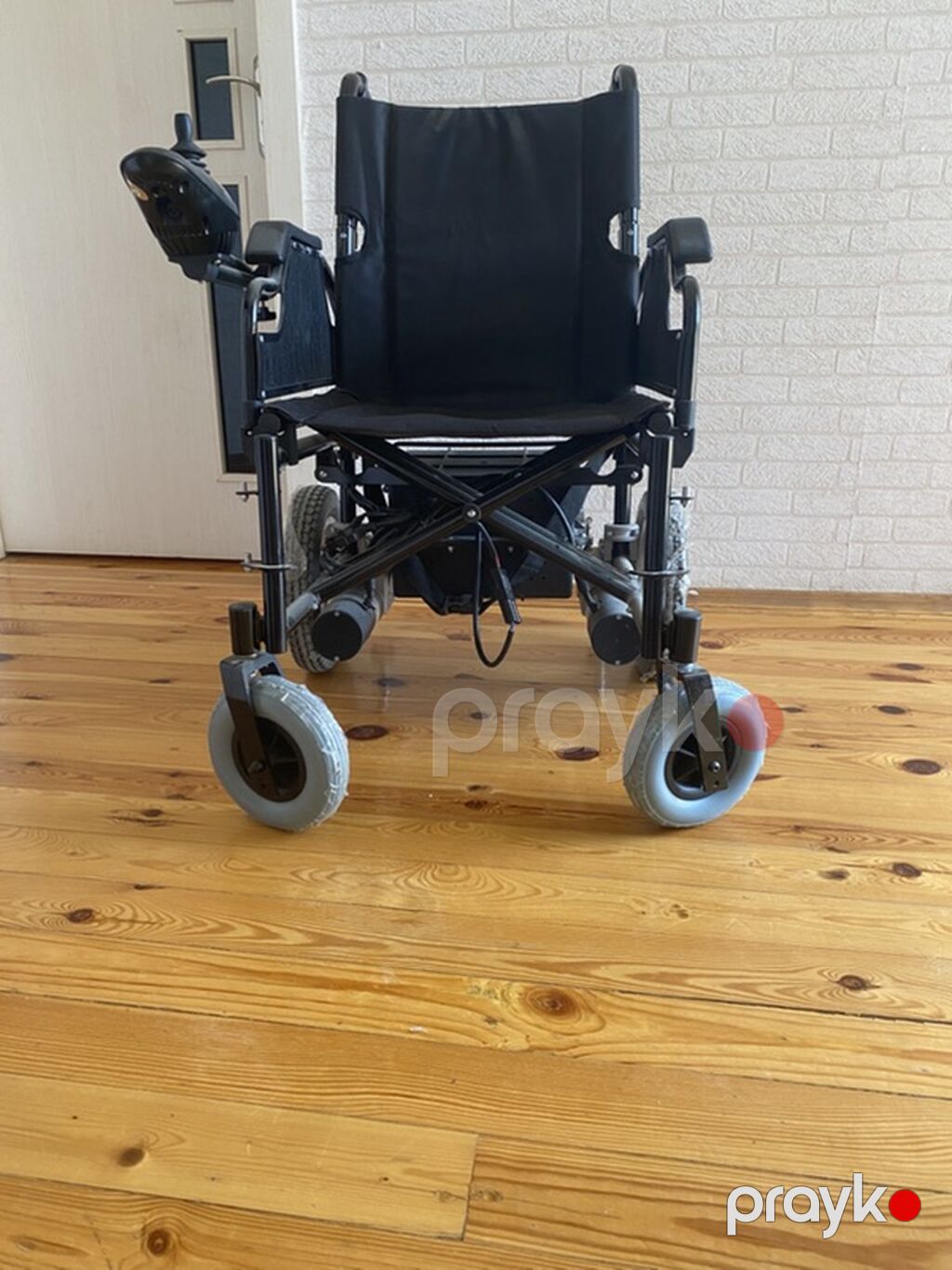 Elektrik təkərli kürsü - Yan konsolda joystick idarəetmə paneli — Mallar, Digah (2)