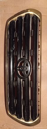 Avtomobil ön radiator barmaqlığı - Rəng: qara mərkəz, qızılı çərçivə — Radiatorlar