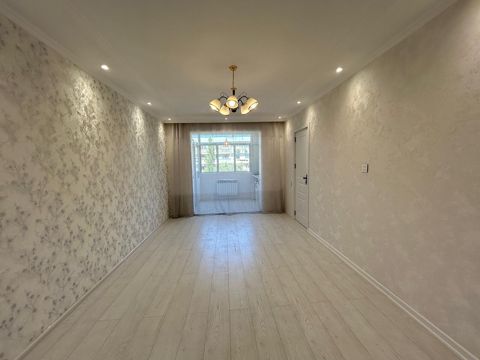 Satılır 4 otaqlı köhnə tikili 90 m²