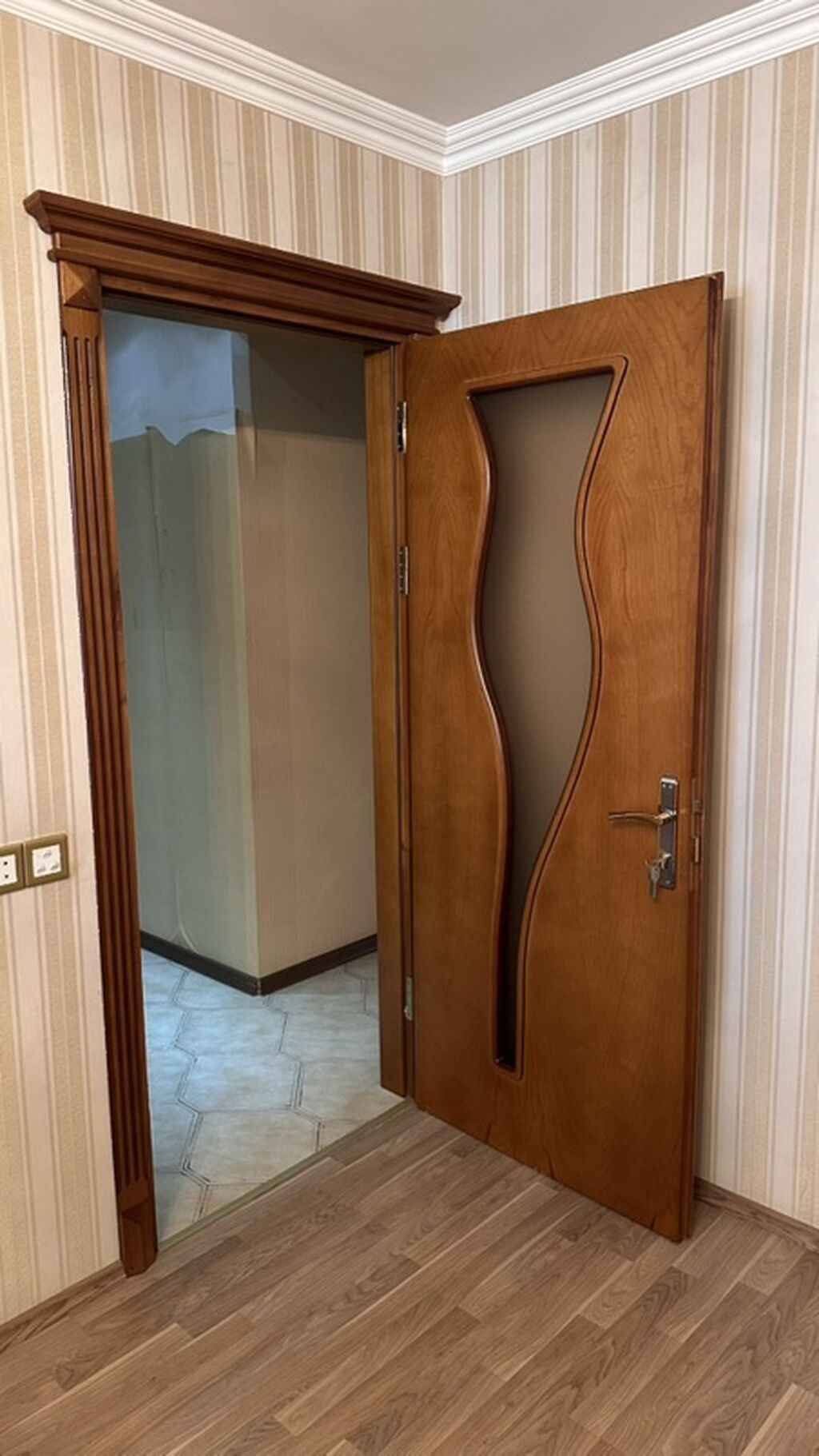 Ağac qapı Satilir 5 ededdir 1 ededi 70 manata. Unvan Dom Sovetin — Mallar, Bakı (2)
