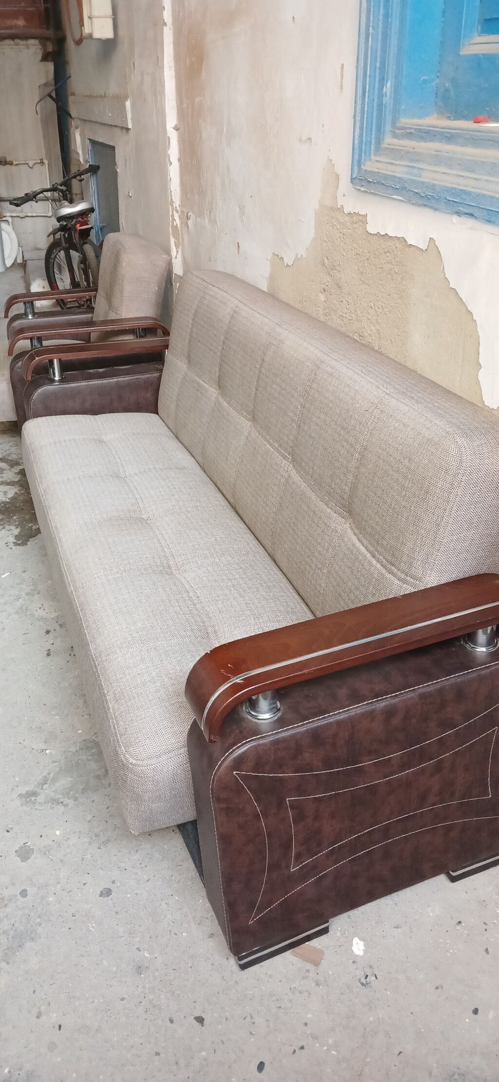 Klassik üslubda yumşaq mebel dəsti - Tərkib: 3 nəfərlik geniş divan + — Mebel, Bakı