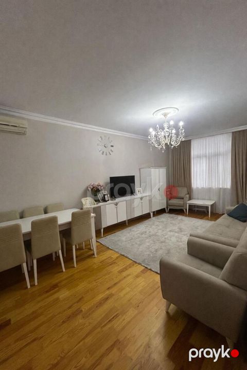 Satılır 2 otaqlı köhnə tikili 60 m²
