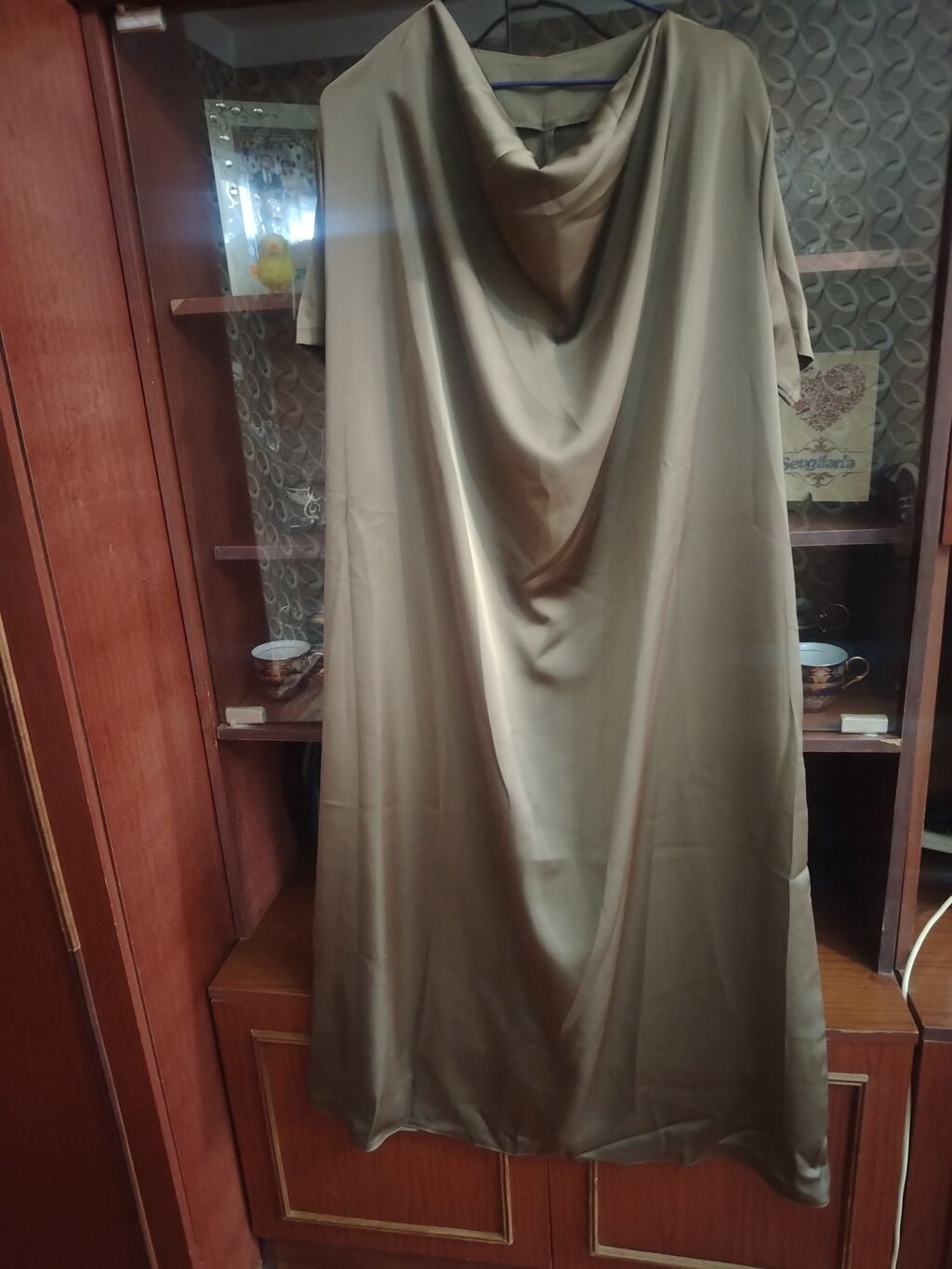 Zeytun-yaşıl rəngdə qadın uzun don/kimono tipli üst geyimi. - — Şəxsi əşyalar, Bakı