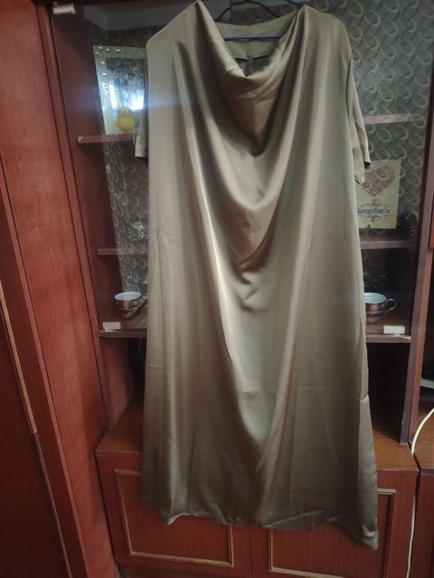 Zeytun-yaşıl rəngdə qadın uzun don/kimono tipli üst geyimi. -