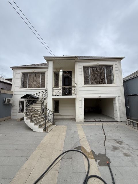 Satılır 5 otaqlı həyət evi/bağ evi 210 m²