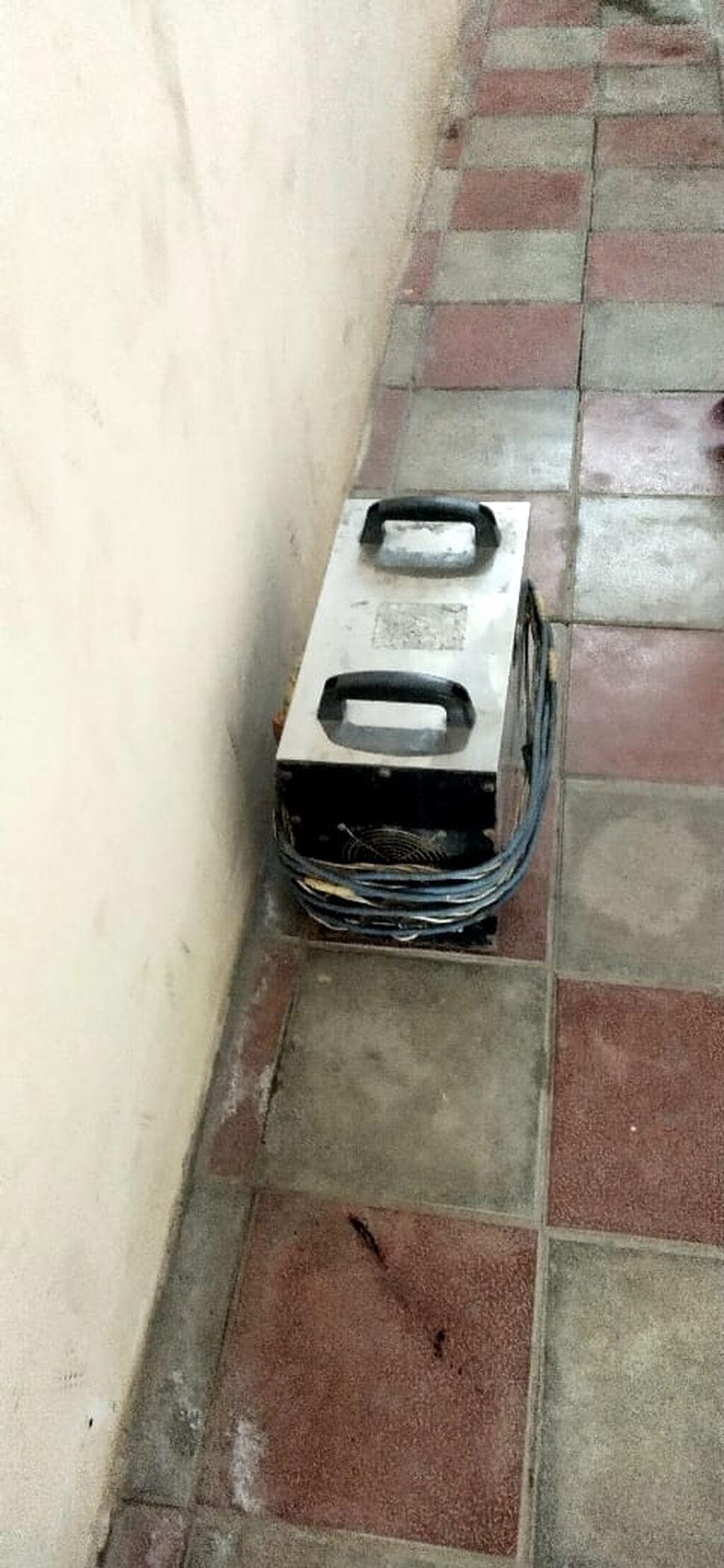 0558200048 - Güclü metal korpus, üst hissədə iki ədəd daşıma dəstəyi — Avto, Gəncə