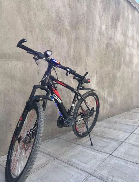BMX dağ velosipedi Xüsusiyyətlər: - Güclü alüminium/alçaq çəkili