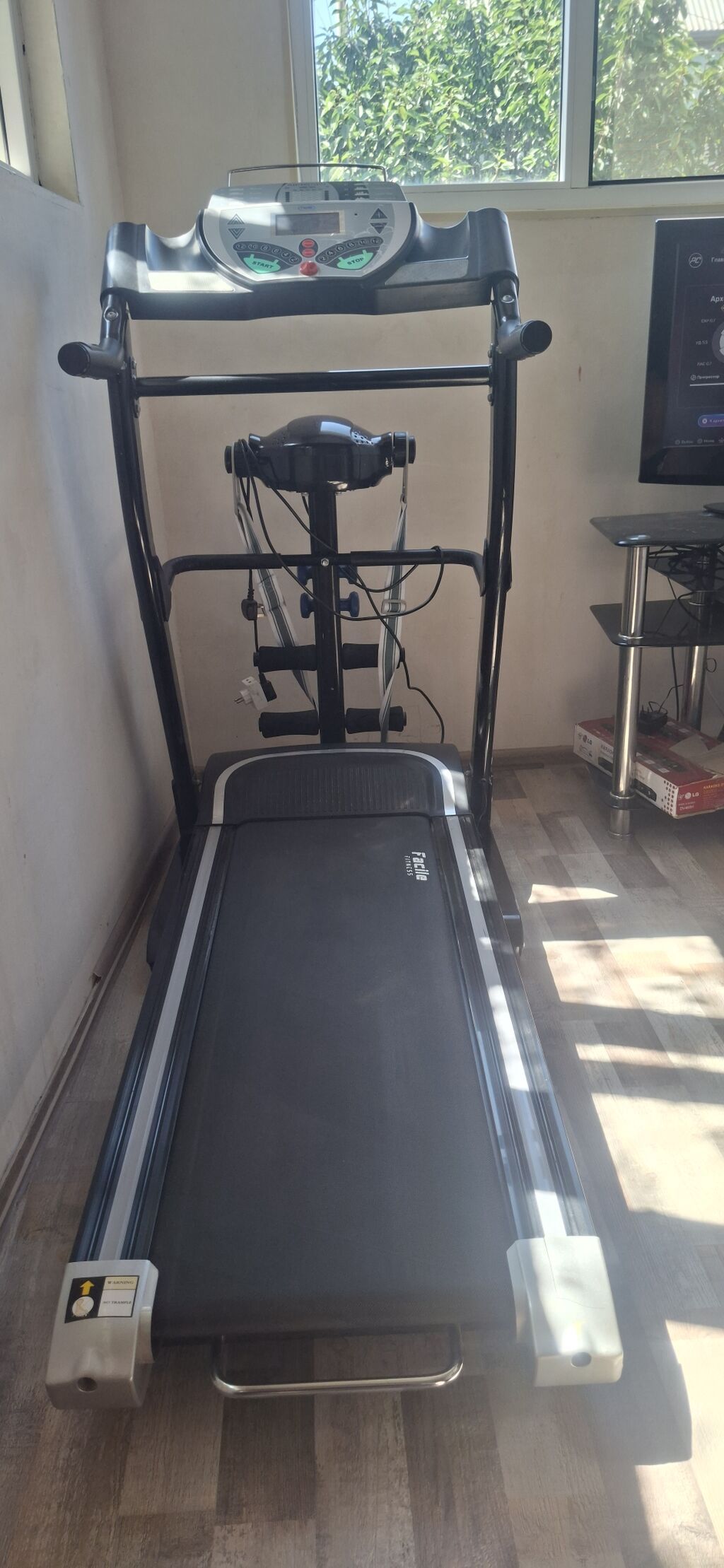 Facile Fitness F-6410 qaçış trenajoru - Elektrikli qaçış yolu, geniş