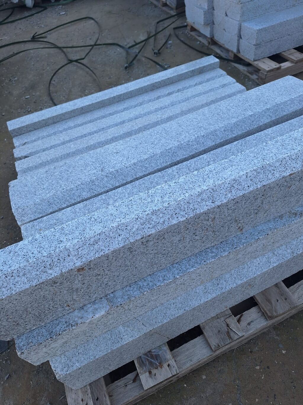 Qranit bordür daşları - Material: Təbii qranit - Rəng: Açıq boz — Mallar, Bakı