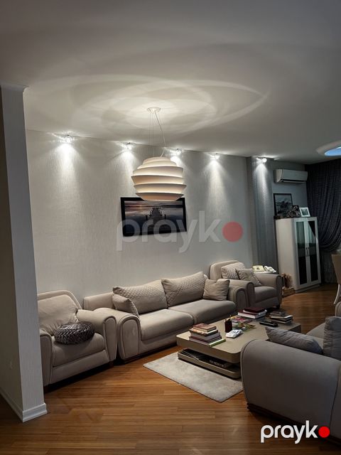 İcarəyə verilir 3 otaqlı yeni tikili 150 m²