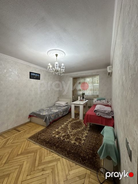 Satılır 1 otaqlı köhnə tikili 42 m²