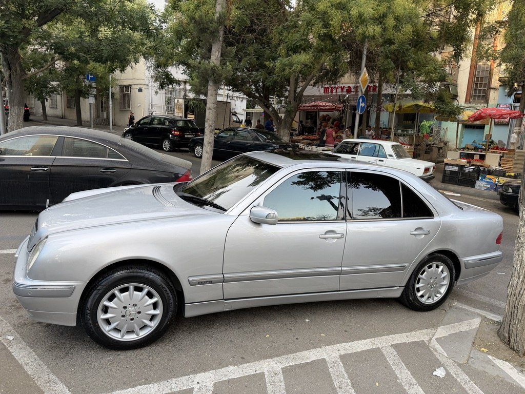 Mercedes E 240, 2.6 L, 2001 il, 326 145 km — Avtomobillər, Bakı (5)
