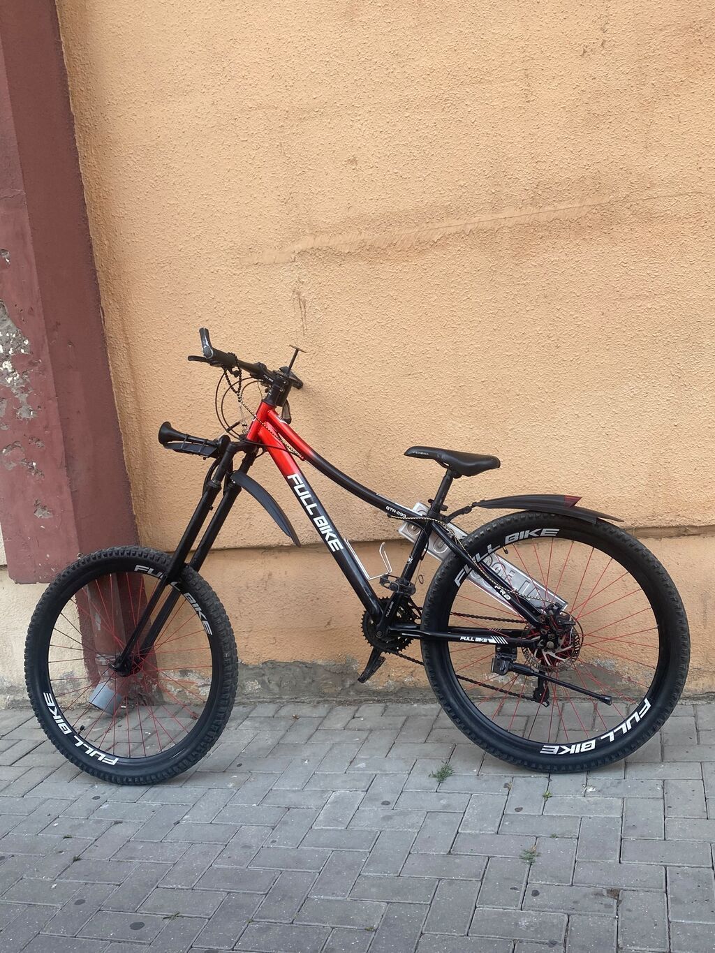 Velosiped təzədir heç 1ili tamam olmayıb,heç bir problemi yoxdur gəlib