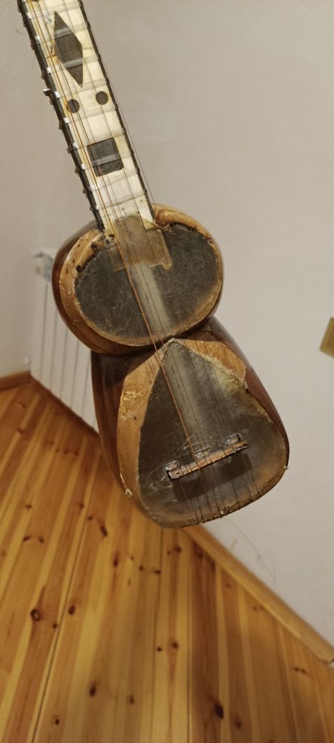 Məhsul: Tar (Azərbaycan milli simli musiqi aləti) Təsvir: - Klassik