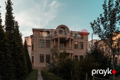 Satılır 8 otaqlı həyət evi/bağ evi 600 m²