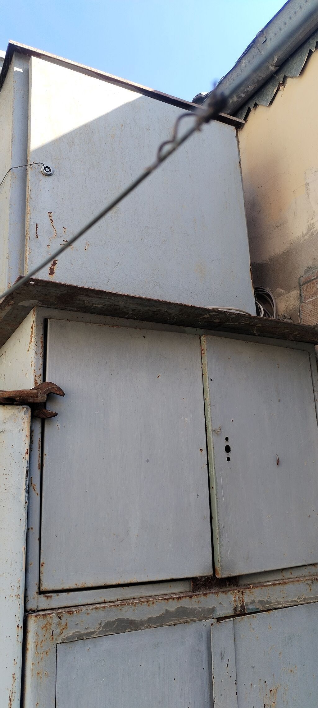 Metall şkaf – iki hissəli, üst bloklu - Material: qalın poladdan — Mallar, Bakı (3)