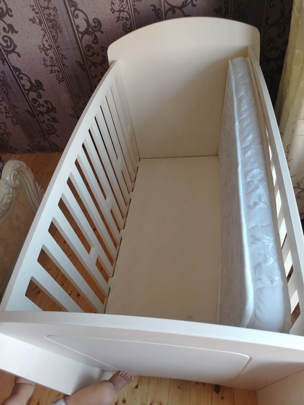 Ağ rəngli uşaq beşiyi və döşəkcə - Klassik dizayn: ovallaşdırılmış — Mebel, Bakı