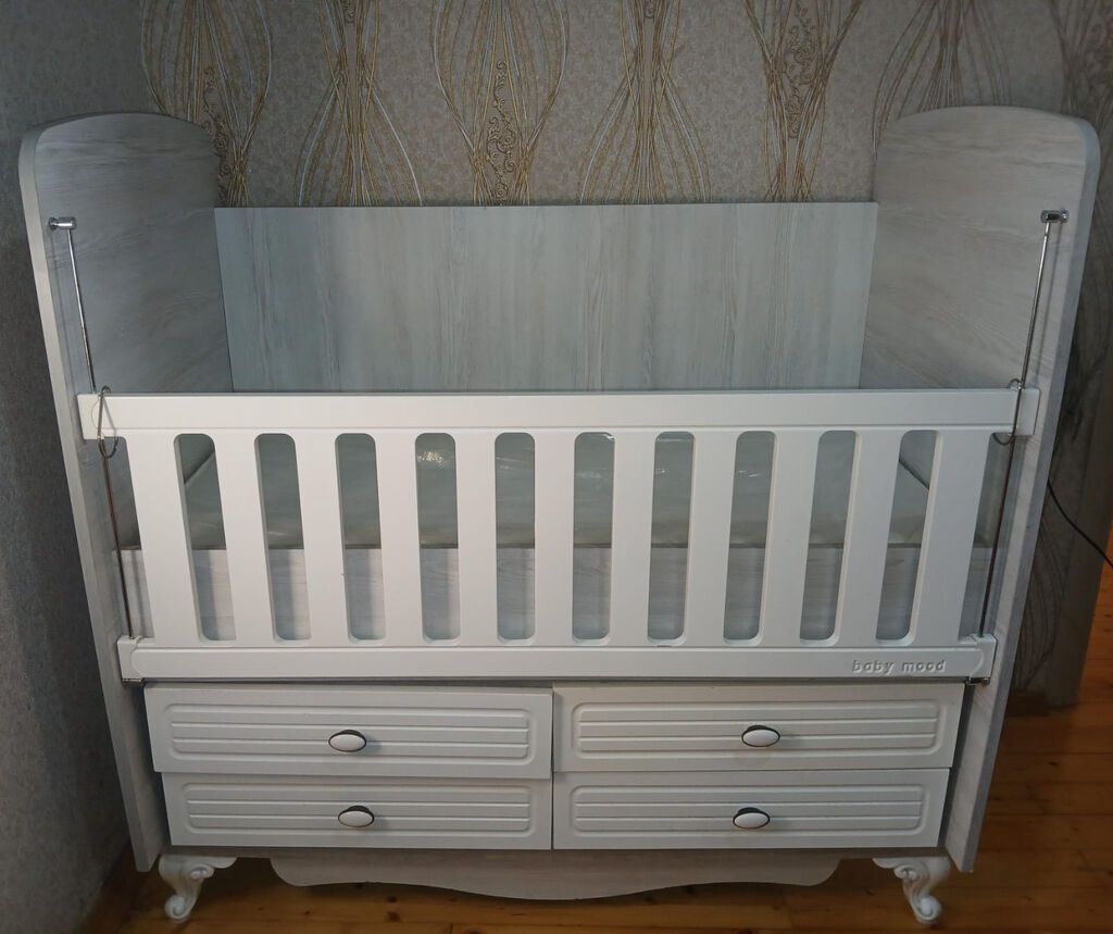 Oğlan və qız üçün, İşlənmiş, Dördbucaq, Beşik, Matras ilə, Yellənmə mexanizmi ilə — Mebel, Bakı
