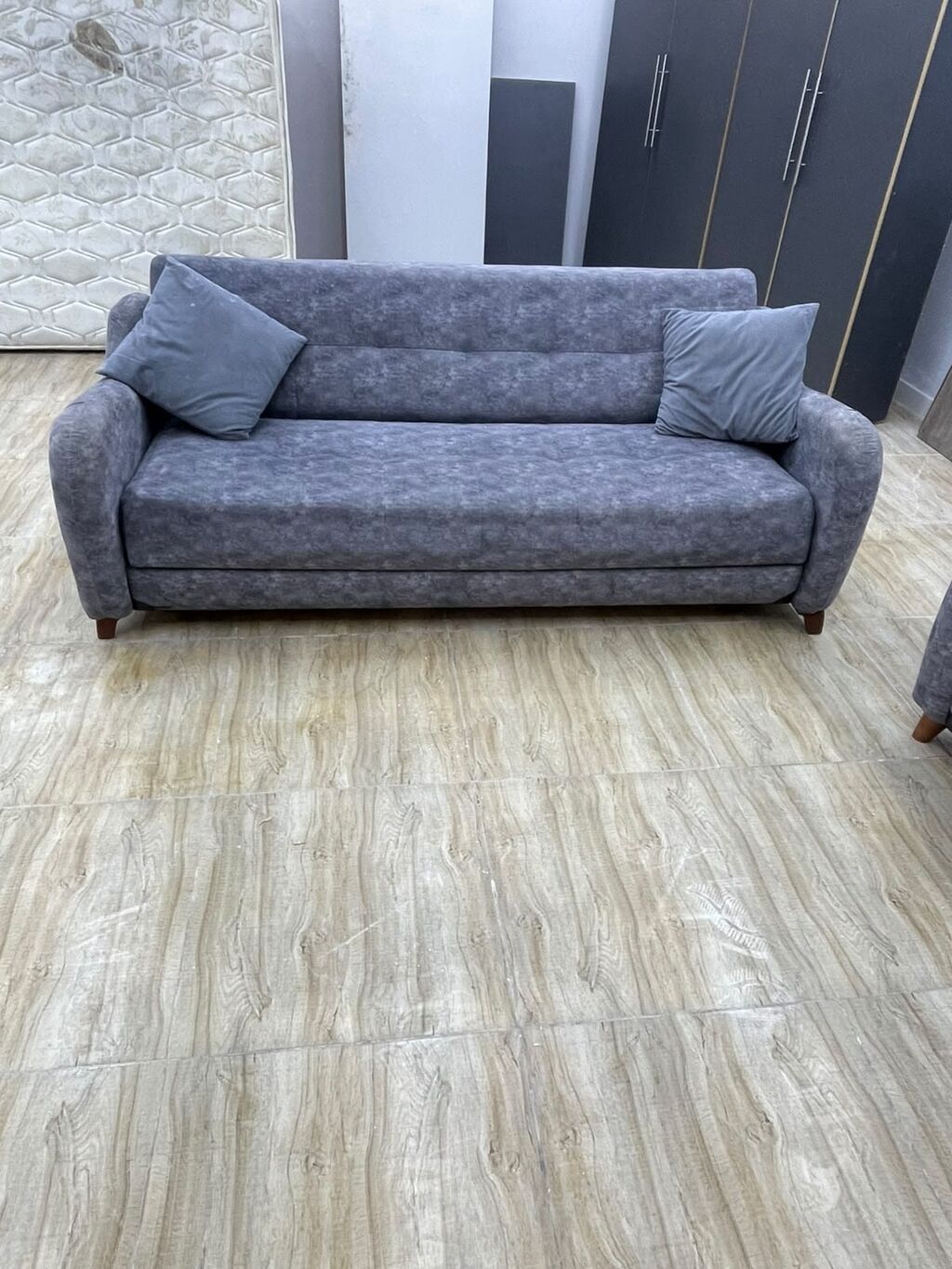 Divan 200azn. Acilir ve bazalidir. Unvan Xirdalan.*N17 — Mebel, Bakı