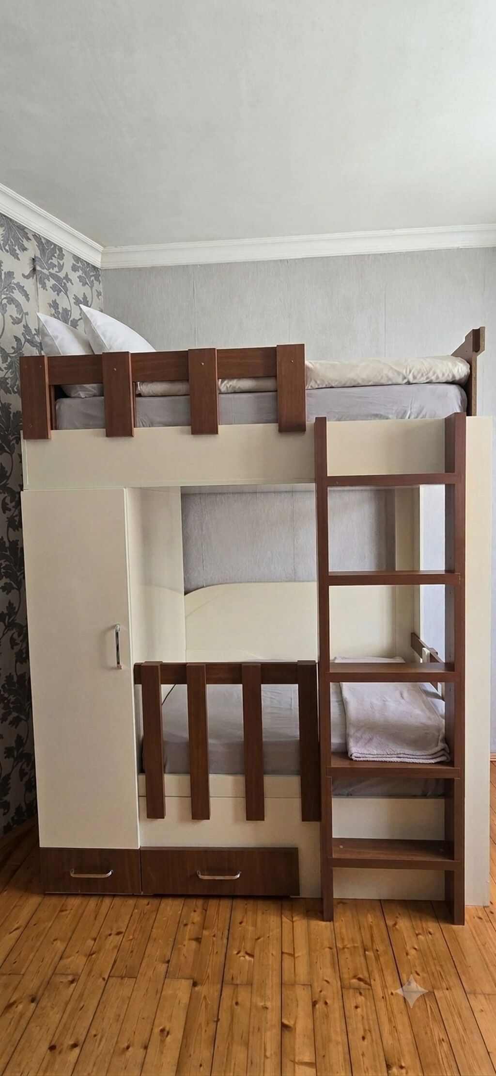 İki mərtəbəli uşaq çarpayısı – inteqrə olunmuş şkaf və saxlama — Mebel, Bakı