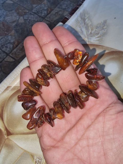 Təbii kəhrəba elastik bilərzik