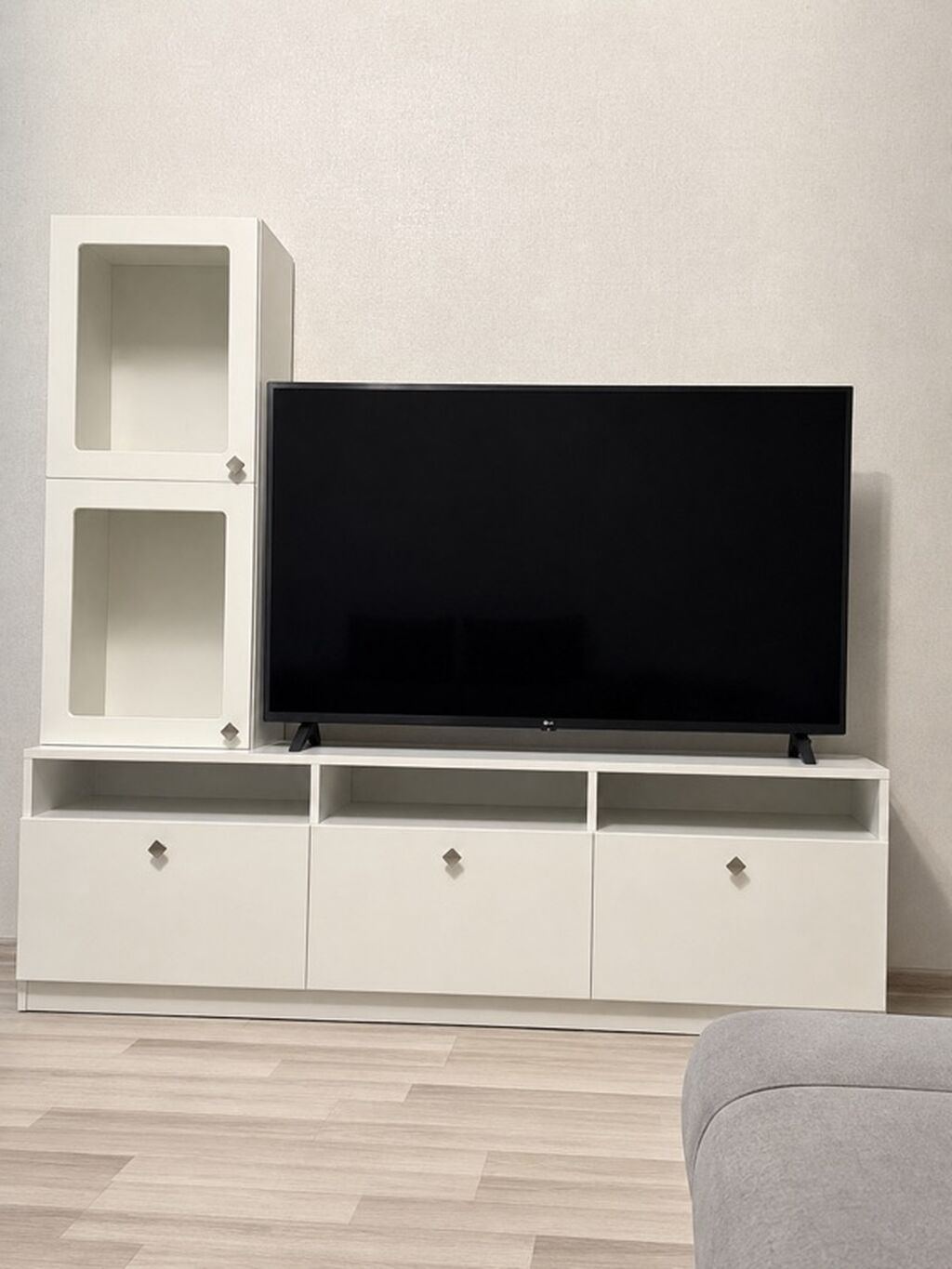 İşlənmiş, TV stend