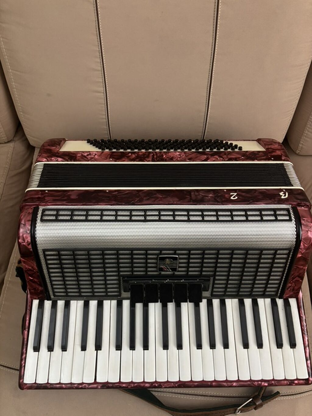 Pianino klaviaturalı akkordeon - Korpus: şabalıd-şərab rəngli “nacre” — Mallar, Bakı (4)