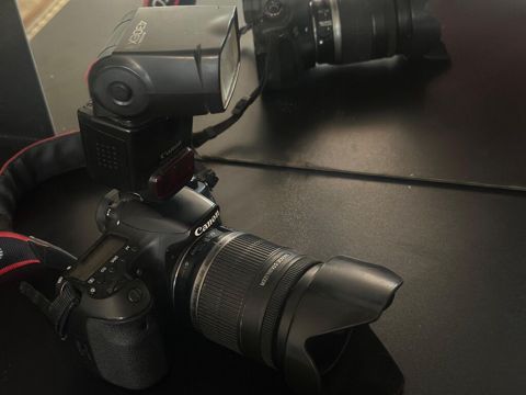 Canon 60D 18-200mm lens 24K cekilis flas +batareya satilir veya