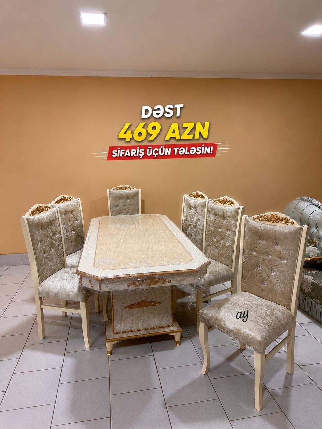 Yemək otağı üçün klassik üslubda masa–stul dəsti. Tərkibi: - 1