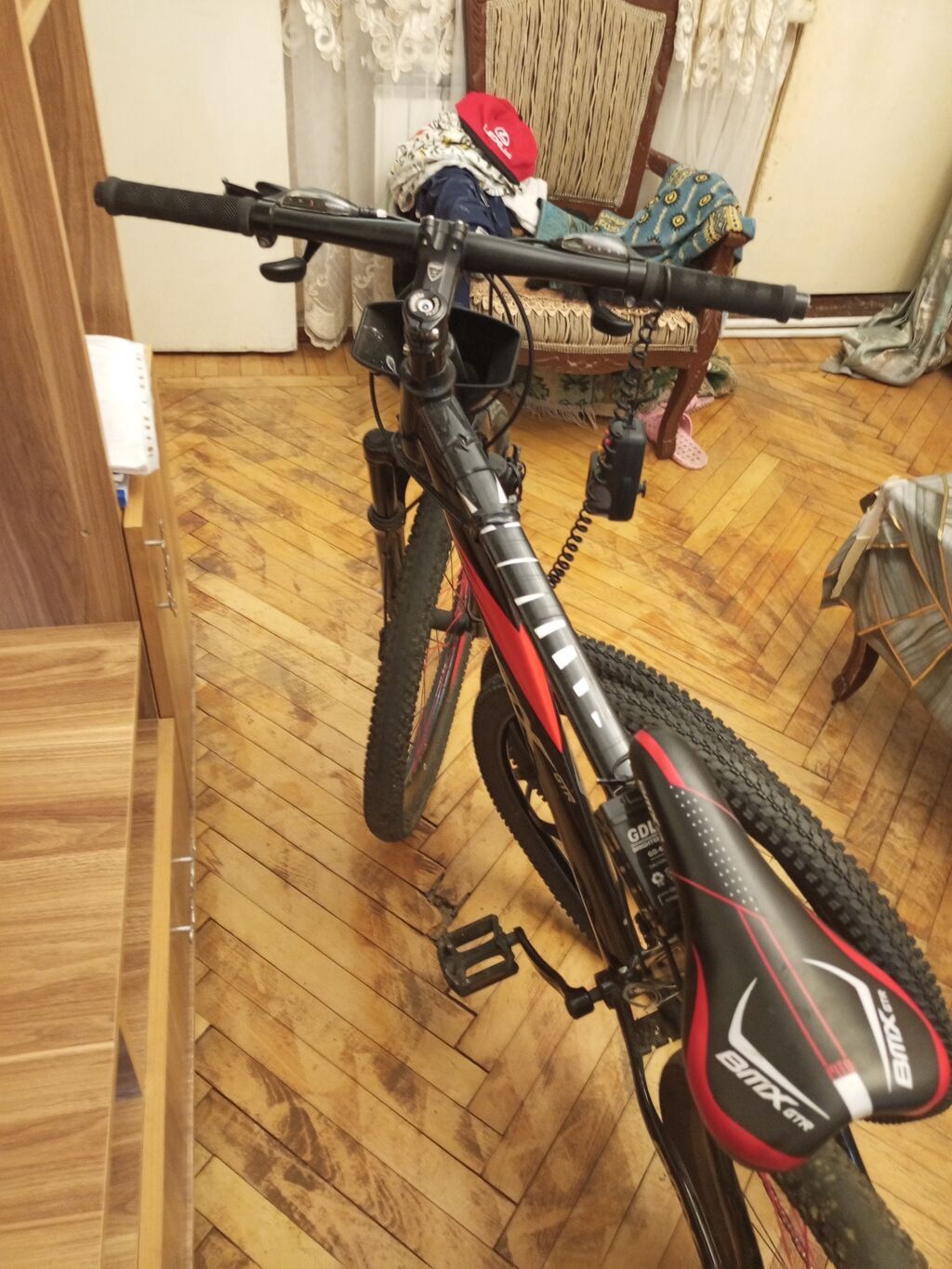 Bmx markalı 26-lıq velosiped qırmızı-qara qarışığ rəng üstündə danq — Dağ velosipedləri, Bakı (4)