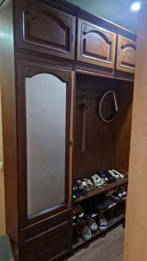 İşlənmiş, 1 qapı, Güzgülü, Qəhvəyi, Açılan, Düz dolab