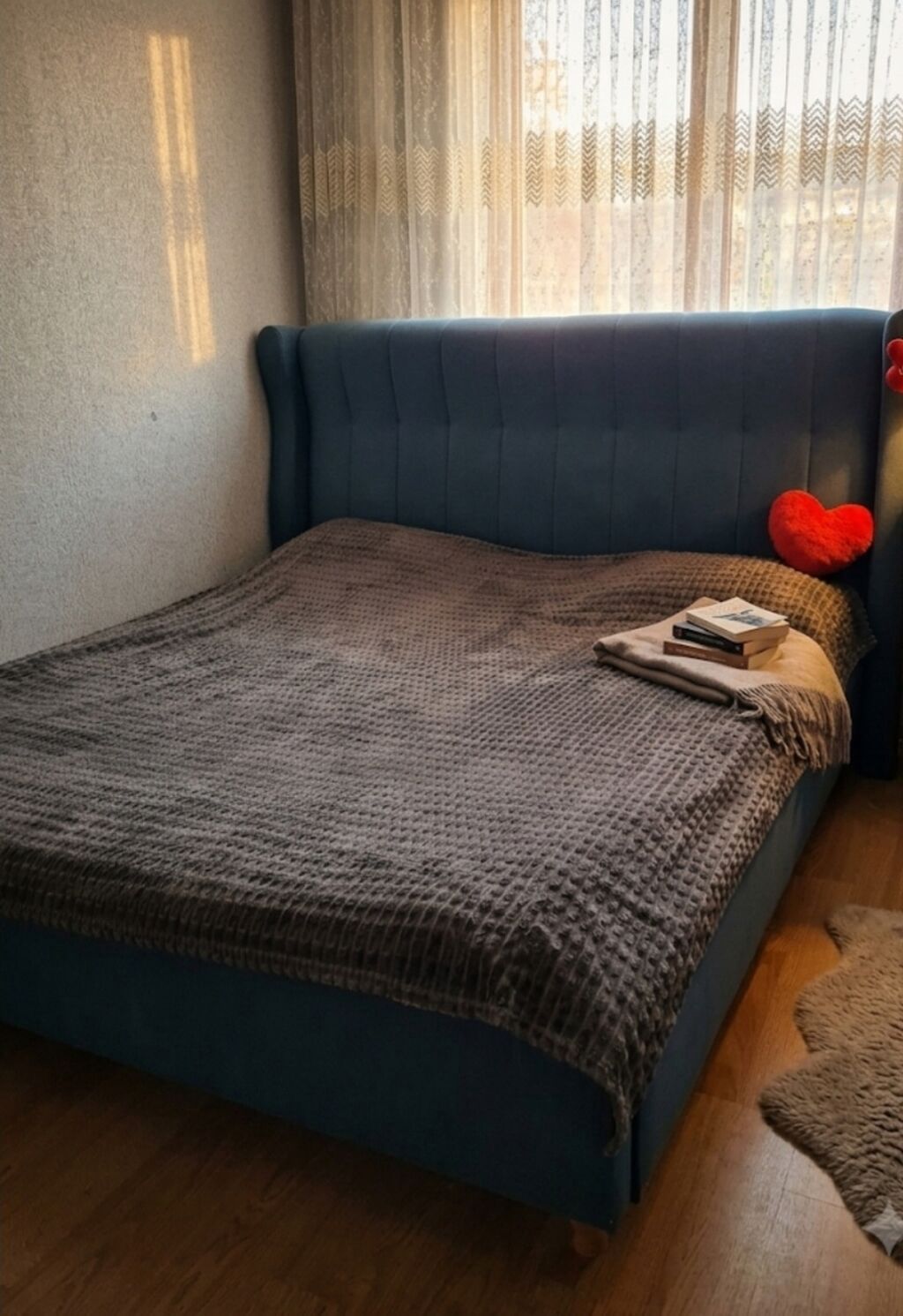 Mavi rəngli yumşaq başlıqlı iki nəfərlik çarpayı - Rəng: dəniz-mavisi