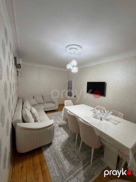 Satılır 4 otaqlı köhnə tikili 110 m²