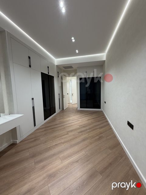 Satılır 3 otaqlı yeni tikili 150 m²