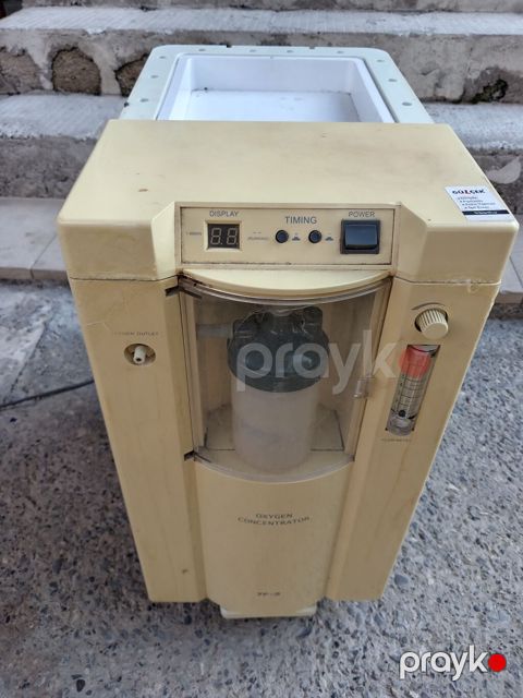 Oksigen konsentratoru - Model: Ön paneldə “Oxygen Concentrator” qeyd