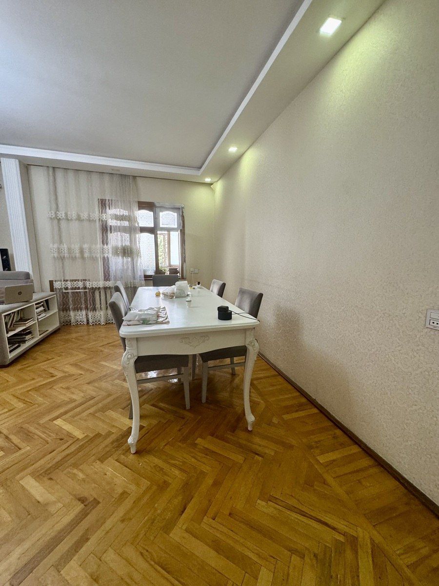 Satılır 5 otaqlı köhnə tikili 110 m² — Mənzil, Bakı