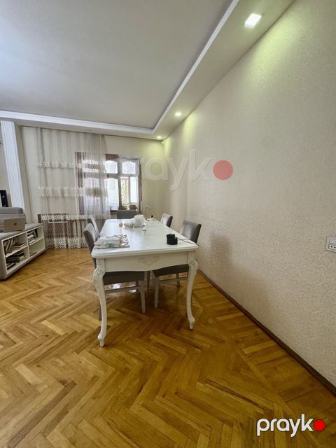 Satılır 5 otaqlı köhnə tikili 110 m²