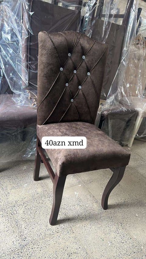 Yumuşaq oturacaqlı və hündür bel dayaqlı yemək otağı stulu. - Rəng