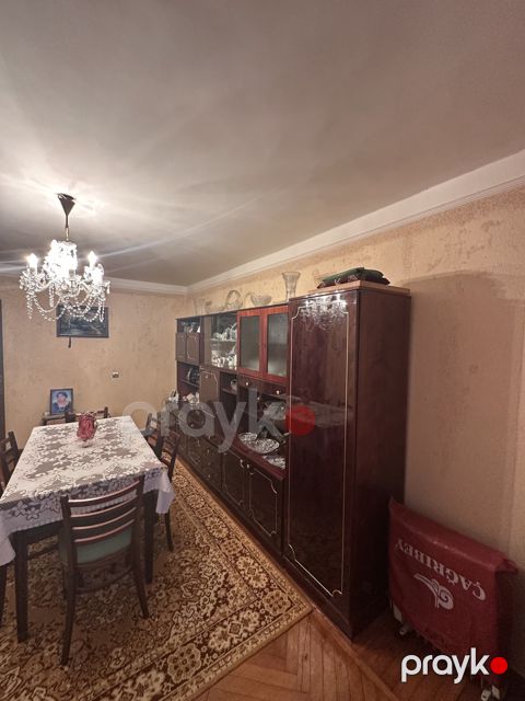 Satılır 3 otaqlı köhnə tikili 85 m²