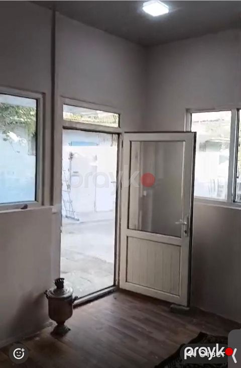 Kirayə üçün kiçik ofis/otaq 5×5 kv mbele otaqdan biride var