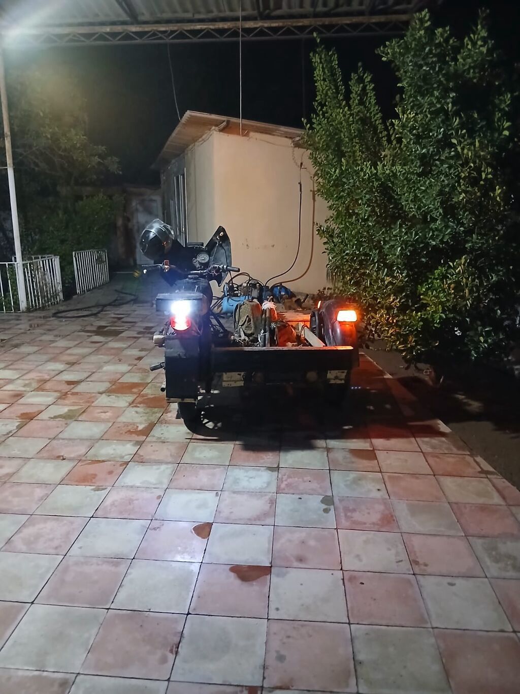 Yük daşımağa uyğun üçtəkərli motosiklet yan qoşqu ilə — Kvadrosikllər və baqqilər, Salyan (4)