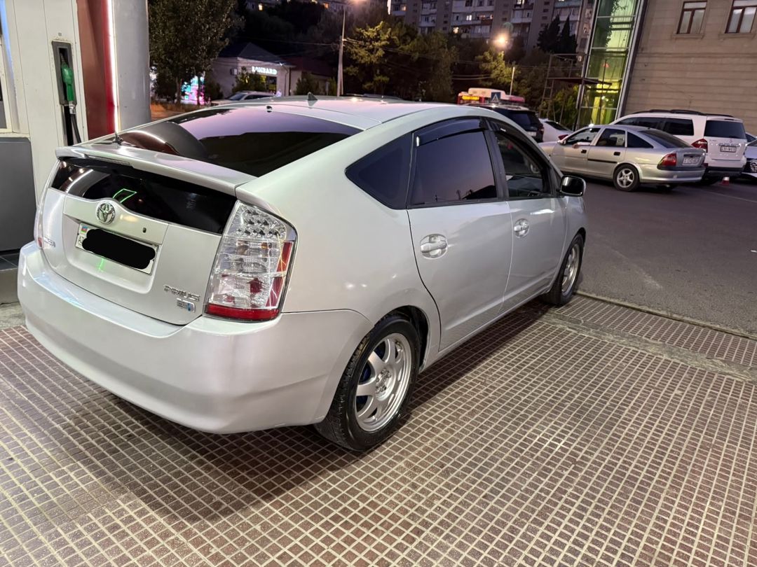 “Toyota Prius” icarəsi — Avtomobil icarəsi, Bakı (7)